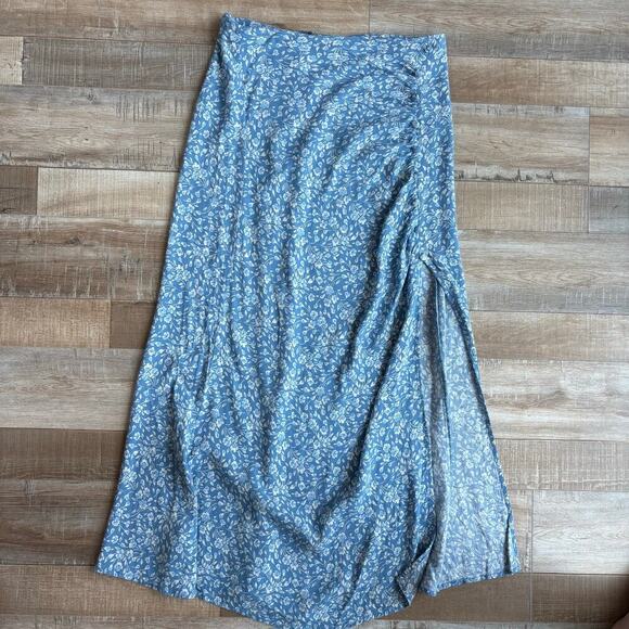 Reformation Grazie Skirt in Clio Blue Floral Size 4 - Picture 3 of 8